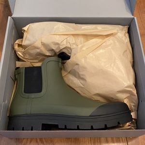 Everlane Rainboots